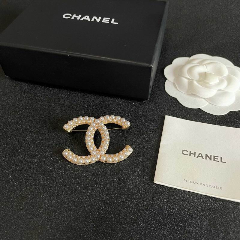 Chanel Brooch 03yxs295
